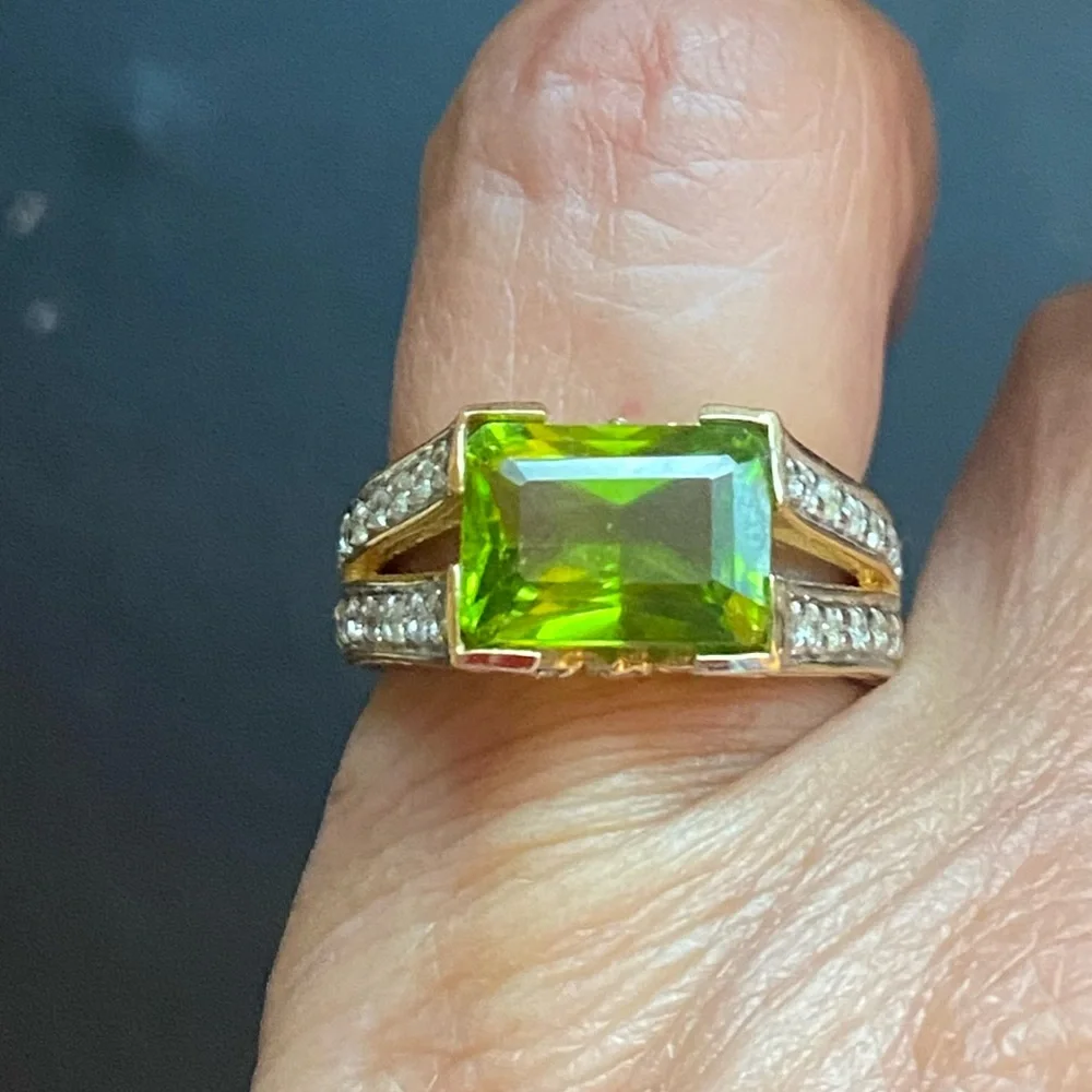 14kt Peridot and Diamond ring - Picture 4 of 6